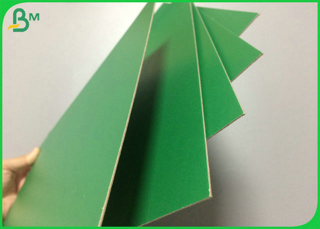 πράσινο λουστραρισμένο με λάκκα χαρτοκιβώτιο πάχους 1.4mm 1.6mm με έναν δευτερεύοντα φυλλόμορφο στιλπνό