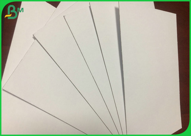 άσπρο χαρτόνι 2 2mm 2.5mm πλευρά που τοποθετείται σε στρώματα με το επίστρωμα και στιλπνή