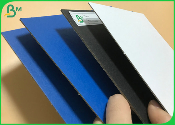Ισχυρό φύλλο χαρτονιού 1.5mm 2mm παχύ μαύρο άσπρο τοποθετημένο σε στρώματα για το ανθεκτικό κιβώτιο