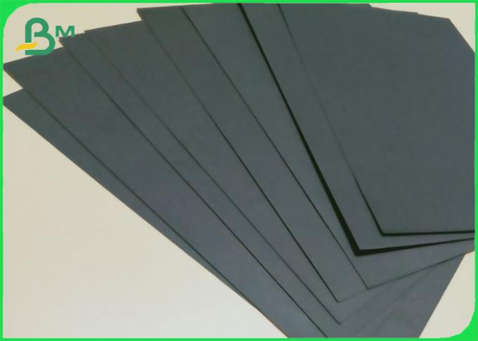 Χωρίς επίστρωση τοποθετημένος σε στρώματα μαύρος πίνακας 110g καρτών - 2000g για τη συσκευασία & την εκτύπωση