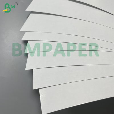 300gsm 320gsm 50*70cm Υψηλής - Στιβαρότητας Διπλής όψης Γυαλιστερό Επικαλυμμένο Μαύρο / Μπλε Core Χαρτί για Παιχνίδια